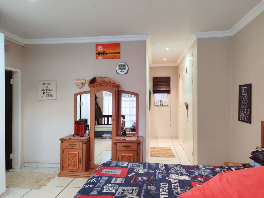3 Bedroom Property for Sale in Flamwood North West